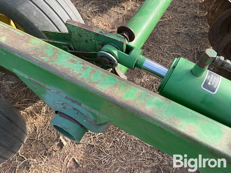 john-deere-220-image-18