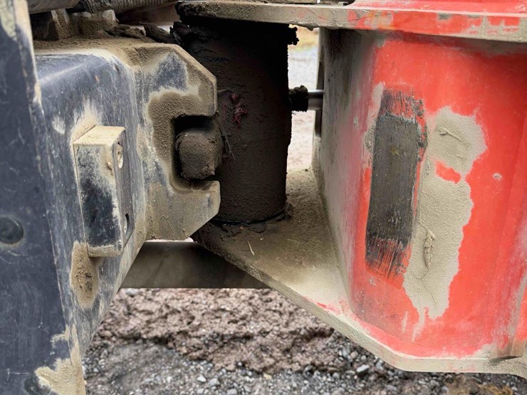 2015-kubota-r530-image-13