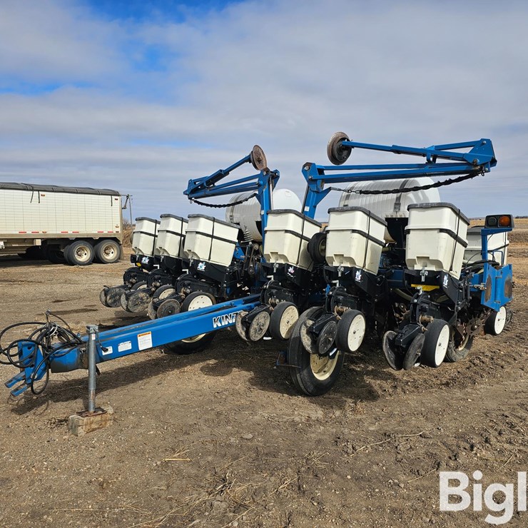 2007 KINZE 3200