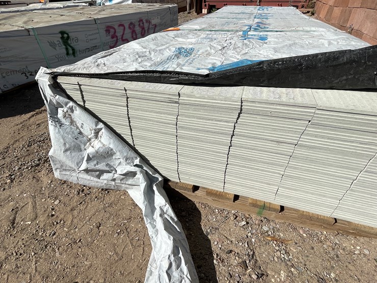 #4346-•-(appx.-308-pieces)-allura-6-¼"-primed-fiber-cement-smooth-lap-siding-image-7