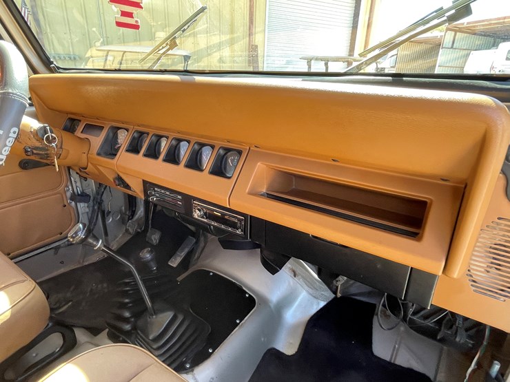 1993-jeep-wrangler-image-39