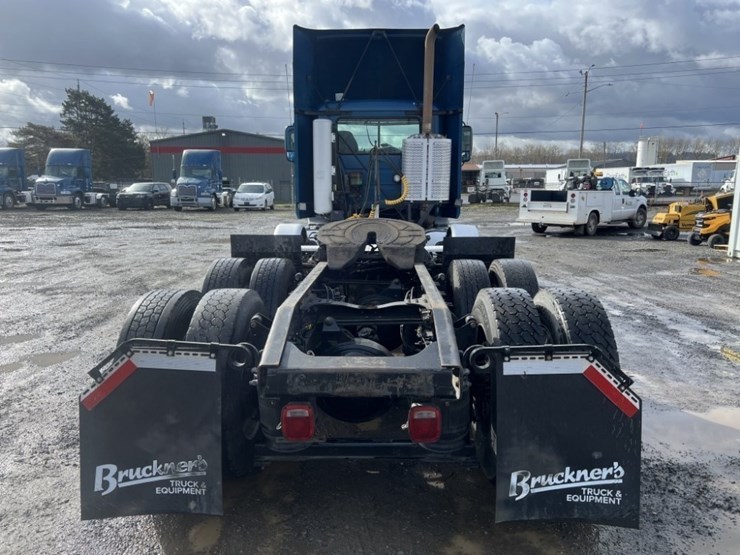 2015-mack-cxu613-tri-axle-truck-tractor-image-5