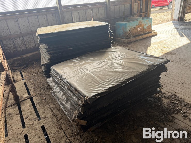 dairy-barn-foam-mats-image-5