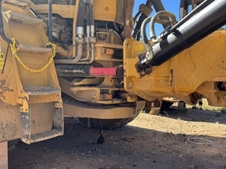 2013-caterpillar-740b-image-11