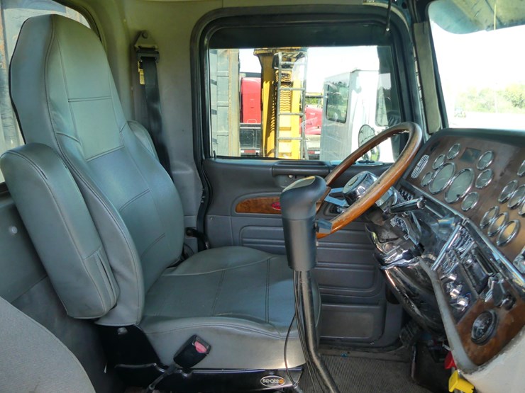 2006-caterpillar-18-image-9