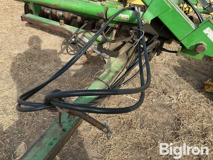 john-deere-220-image-10