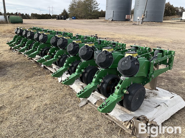 john-deere-12-image-5