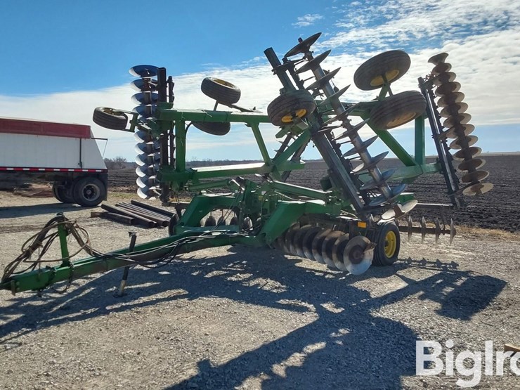 john-deere-630-image-1