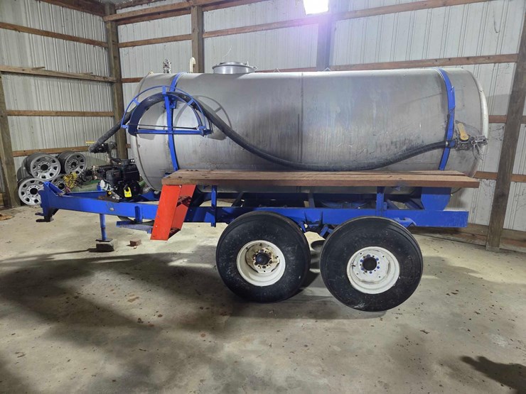 1000-gallon-liquid-nurse-trailer-image-21