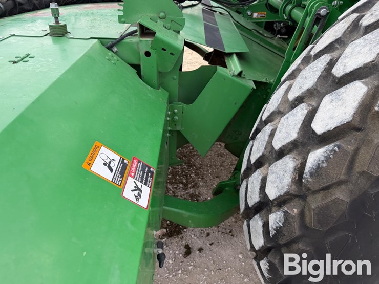 2021-john-deere-w235-image-10