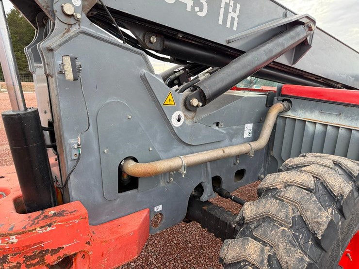 2018-skyjack-sj643th-image-19