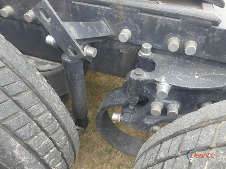 2005-peterbilt-379-image-5