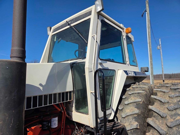 case-2290-tractor-image-48