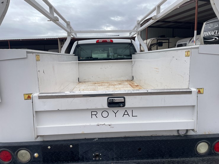 2015-chevrolet-silverado-2500-image-40