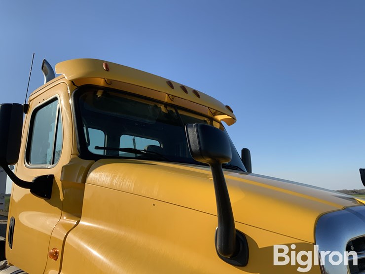 2016-freightliner-cascadia-125-image-13