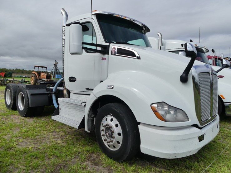 2015-kenworth-t680-image-1