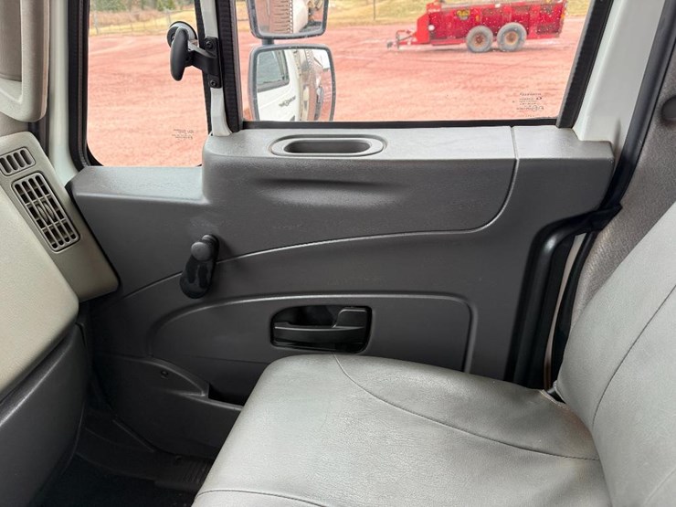 international-7600-image-67