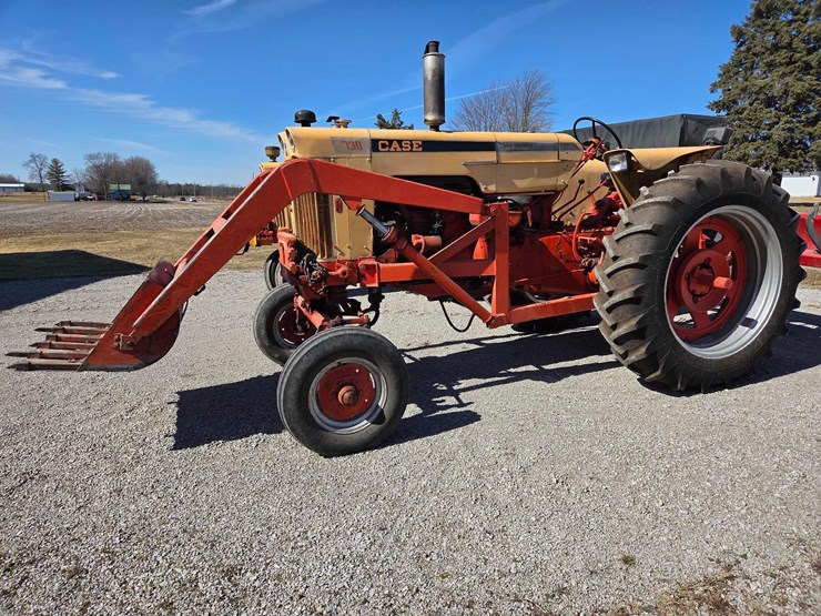case-730-tractor-image-25