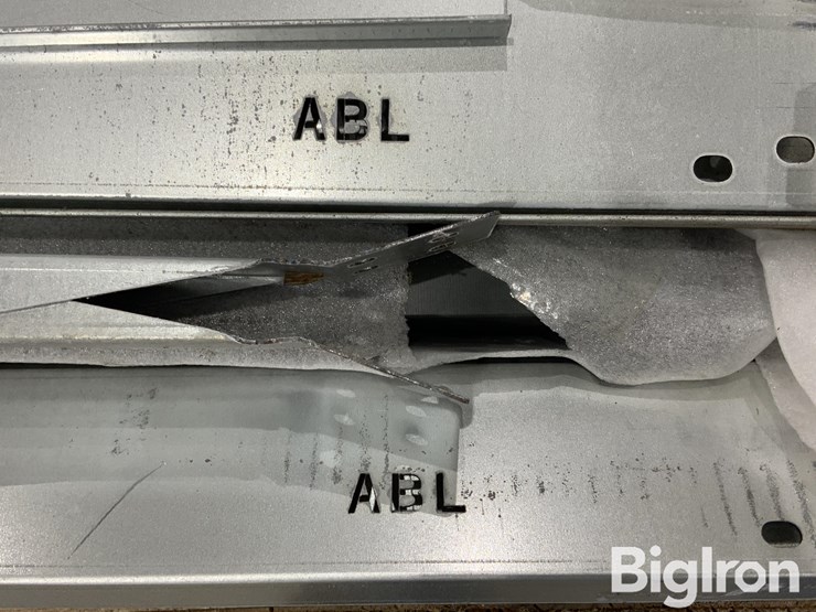 2025-massey-ferguson-730-image-16