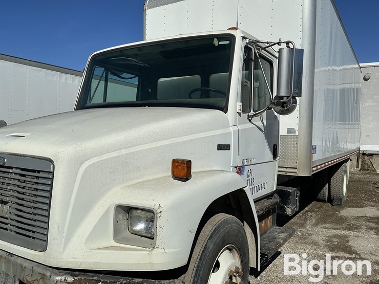 2002-freightliner-fl70-image-13