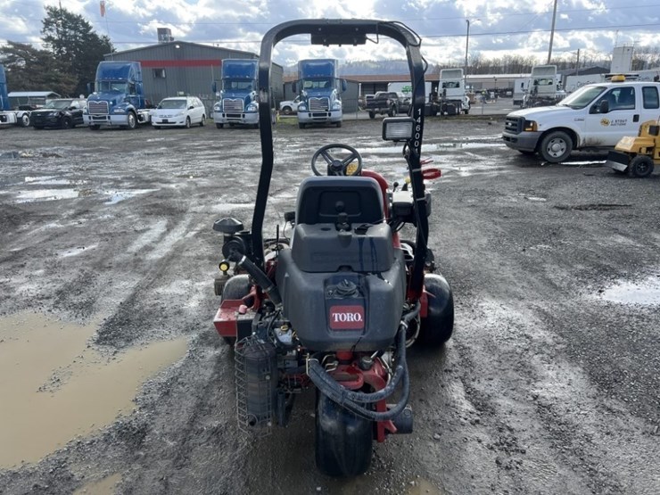 2014-toro-greensmaster-3320-triflex-traction-unit-image-5