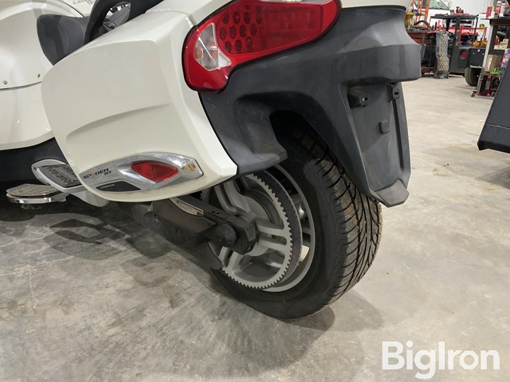 2011-massey-ferguson-730-image-17