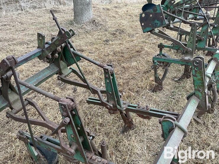 john-deere-front-mounted-cultivator-image-19