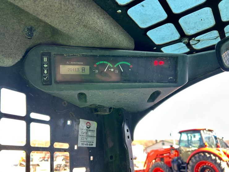 2018-deere-317g-image-22