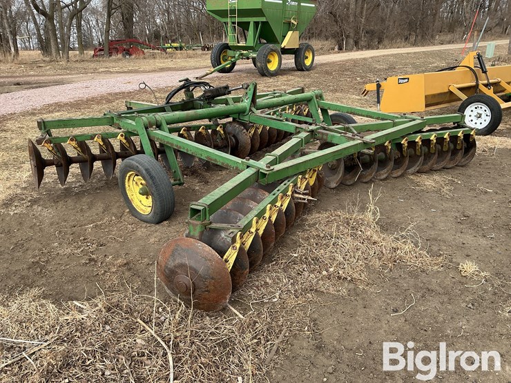 john-deere-bw-image-7