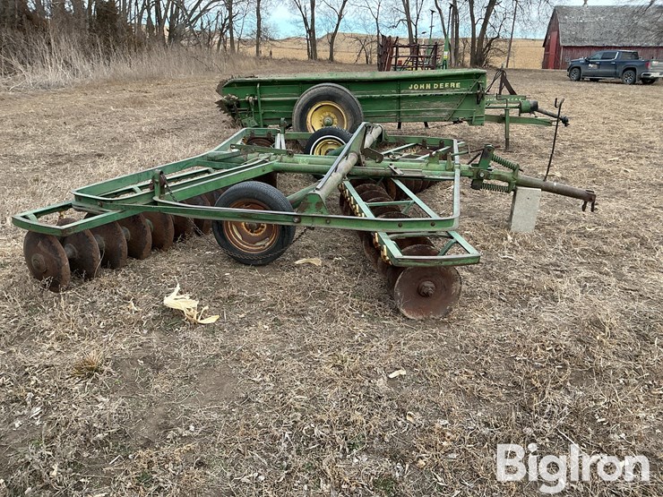 john-deere-bw-image-4