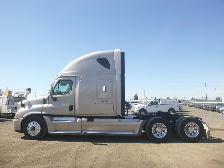 2012-freightliner-cascadia-125-image-5
