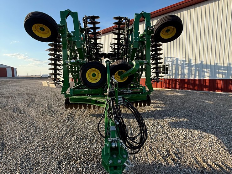 2022-john-deere-2330-image-2