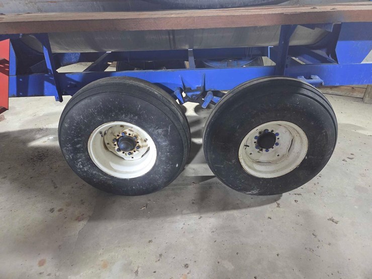 1000-gallon-liquid-nurse-trailer-image-2