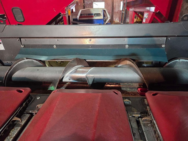 2008-drago-6-row-30"-corn-head-image-9