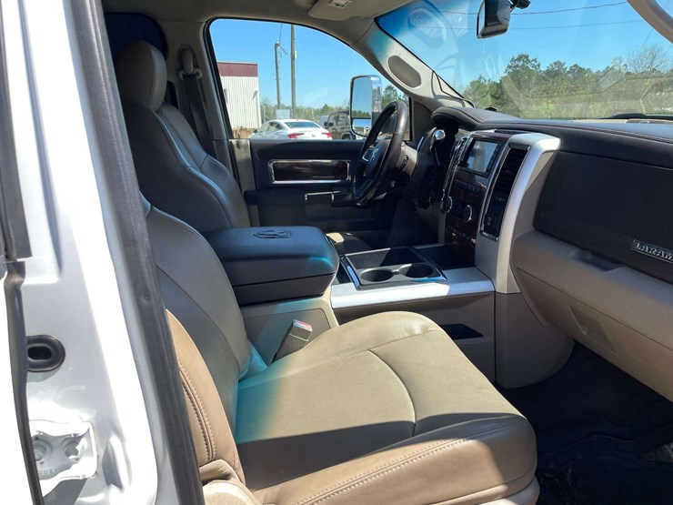 2010-dodge-ram-3500-image-18