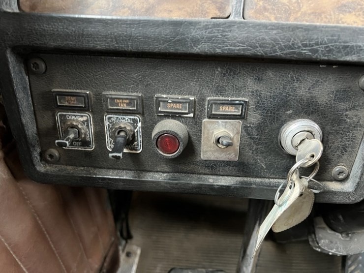 1997-kenworth-t800-image-32