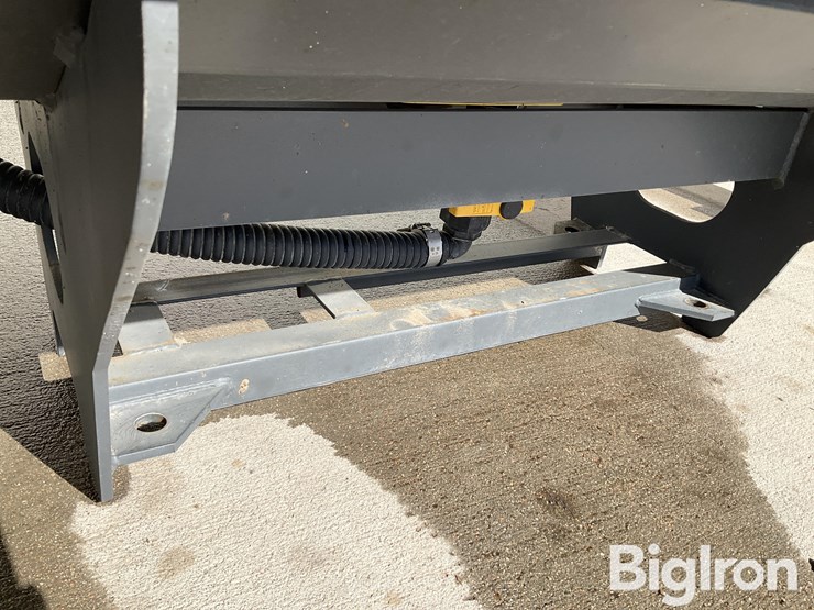 claas-rear-deck-mount-saddle-tanks-image-11