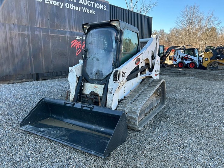 2017-bobcat-t740-image-8