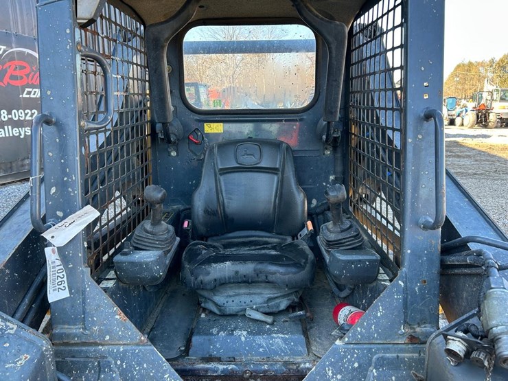 2018-deere-317g-image-12