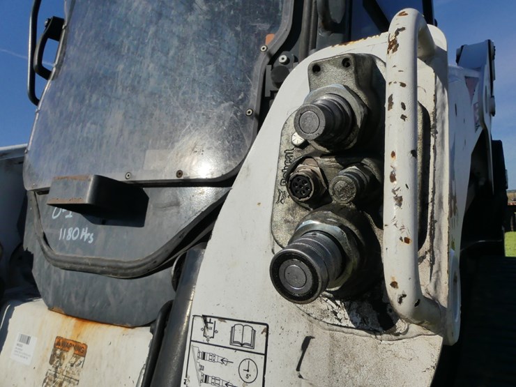 2022-bobcat-t770-image-12