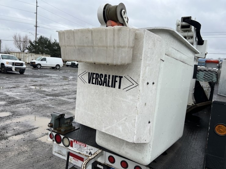 2011-ford-f550-image-21