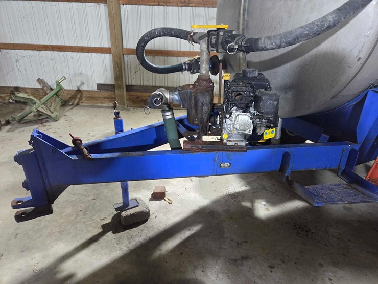 1000-gallon-liquid-nurse-trailer-image-31