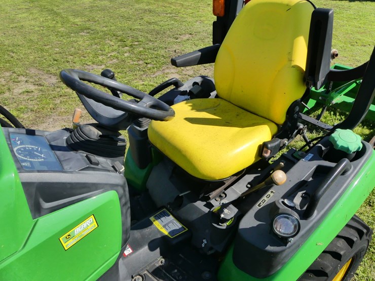 2014-john-deere-1025r-image-10