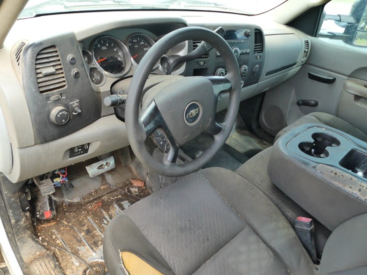 2012-chevrolet-3500-image-12