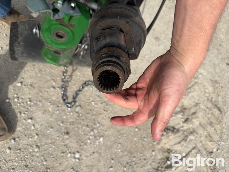 2023-john-deere-560m-image-11