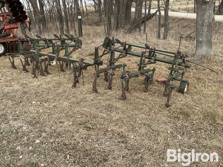 john-deere-front-mounted-cultivator-image-1