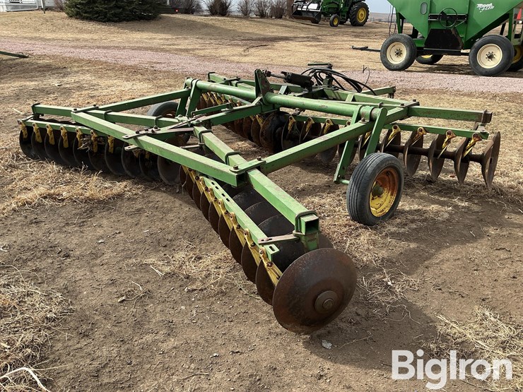 john-deere-bw-image-5