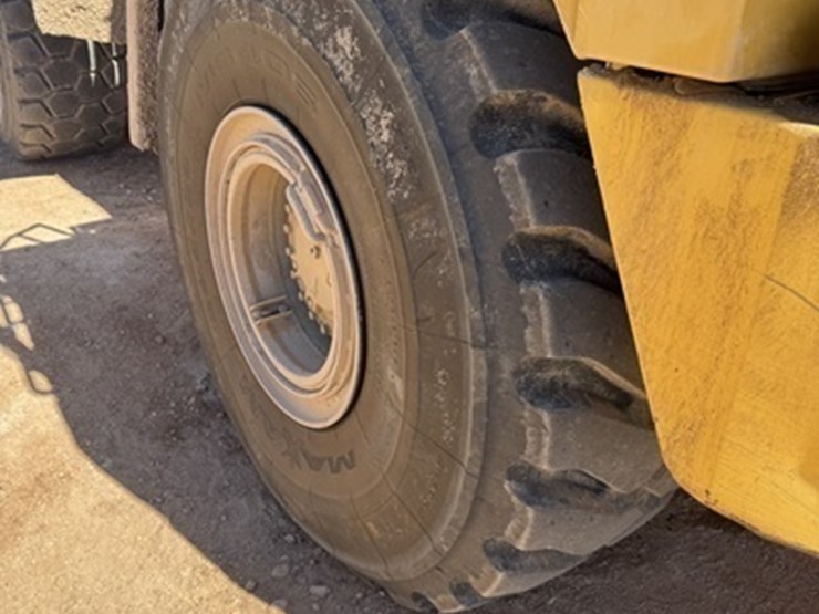 2012-caterpillar-740b-image-11