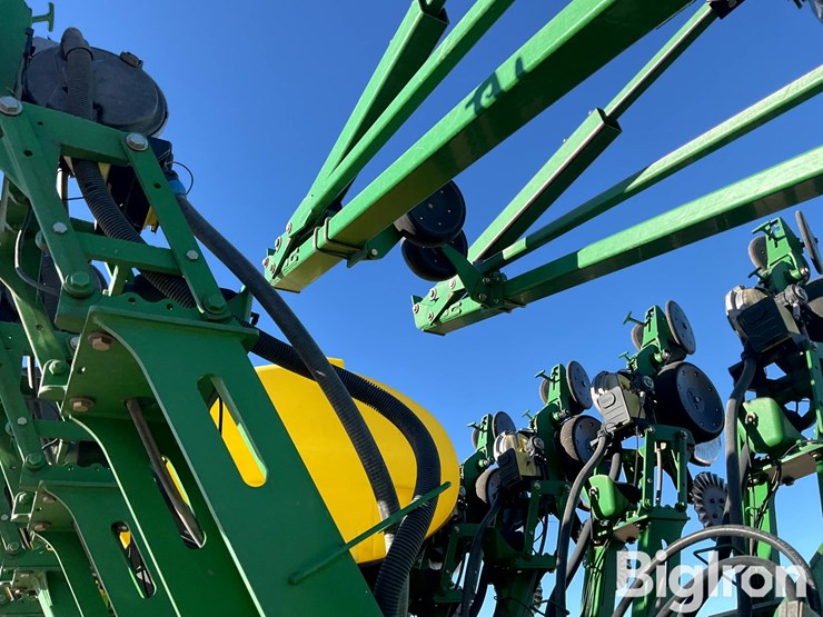 john-deere-1790-image-11