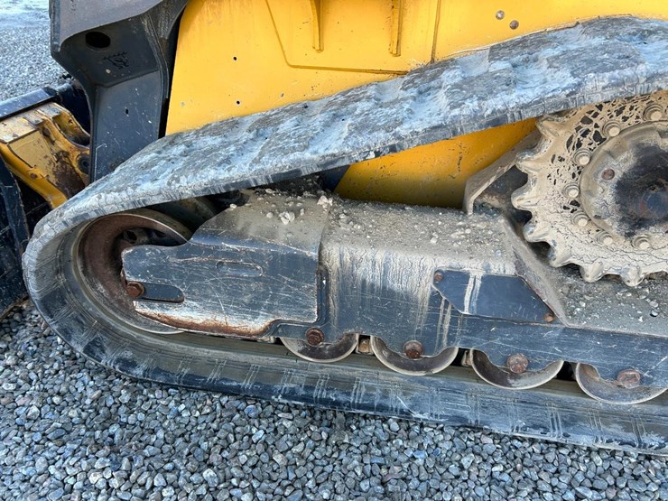 2020-deere-317g-image-19